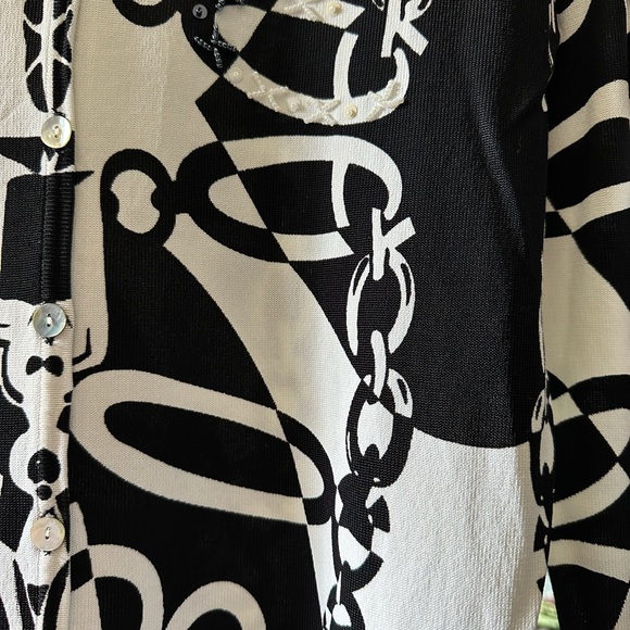 VENUE BUTTON DOWN LIGHT SWEATER BLOUSE. SIZE MEDIUM - Picture 6 of 9